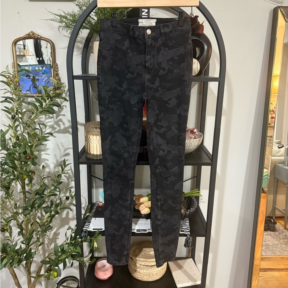 Free People Black Camouflage Skinny Pants size 26